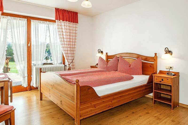 Postel nebo postele na pokoji v ubytování Gästehaus Menkenbauer