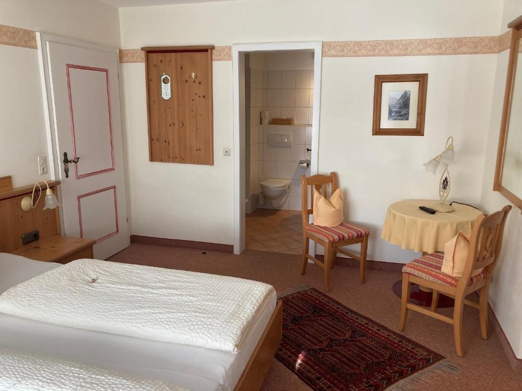 Postel nebo postele na pokoji v ubytování Gästehaus Menkenbauer