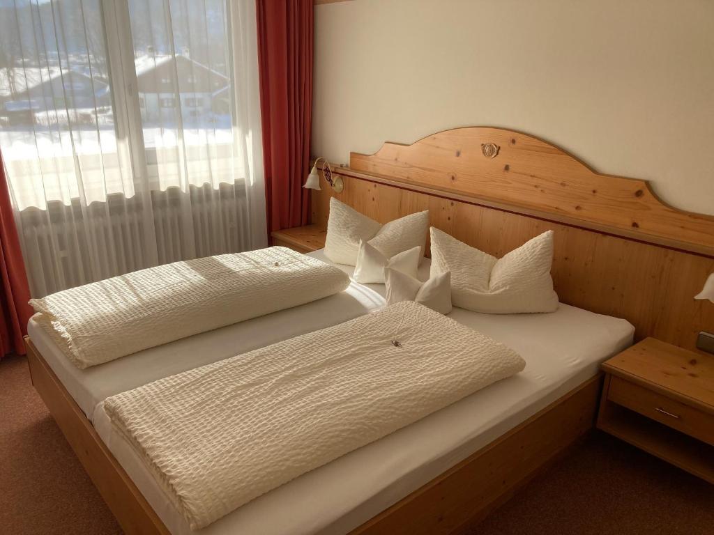 Postel nebo postele na pokoji v ubytování Gästehaus Menkenbauer