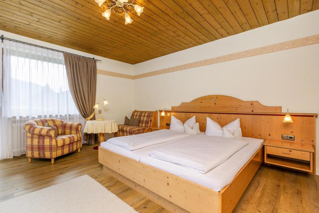 Postel nebo postele na pokoji v ubytování Gästehaus Menkenbauer