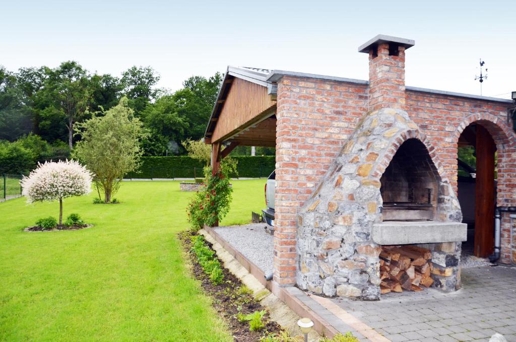 Vonkajšia záhrada v ubytovaní Gîte Le petit coin de paradis Sautin