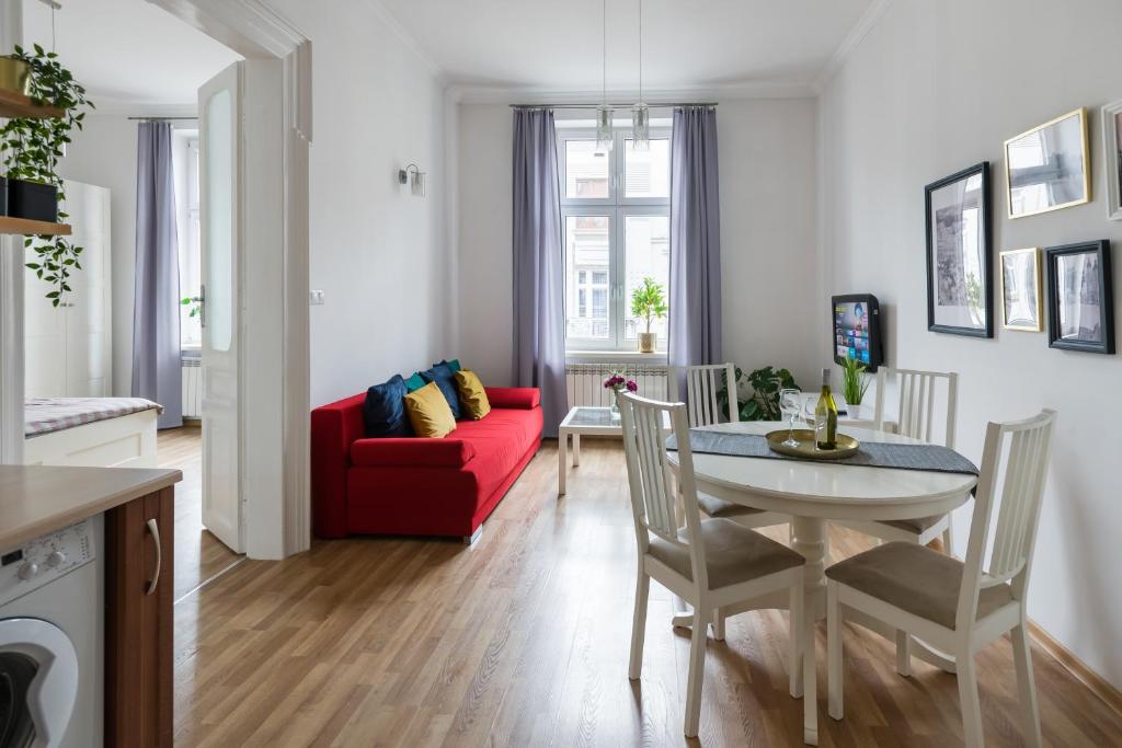 Posedenie v ubytovaní Discover Krakow Apartments - 3 Rakowicka St - Classic Apartments near Main Station - Netflix