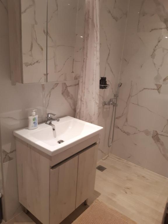 Theo and Irin's Houses - 16