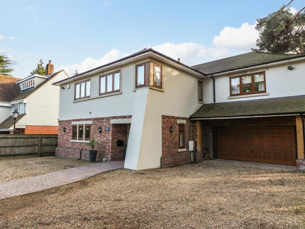 Mulberry House, Broadstone (updated prices 2024)