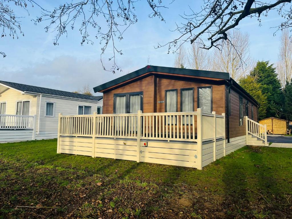 Cherry Lodge with Hot Tub