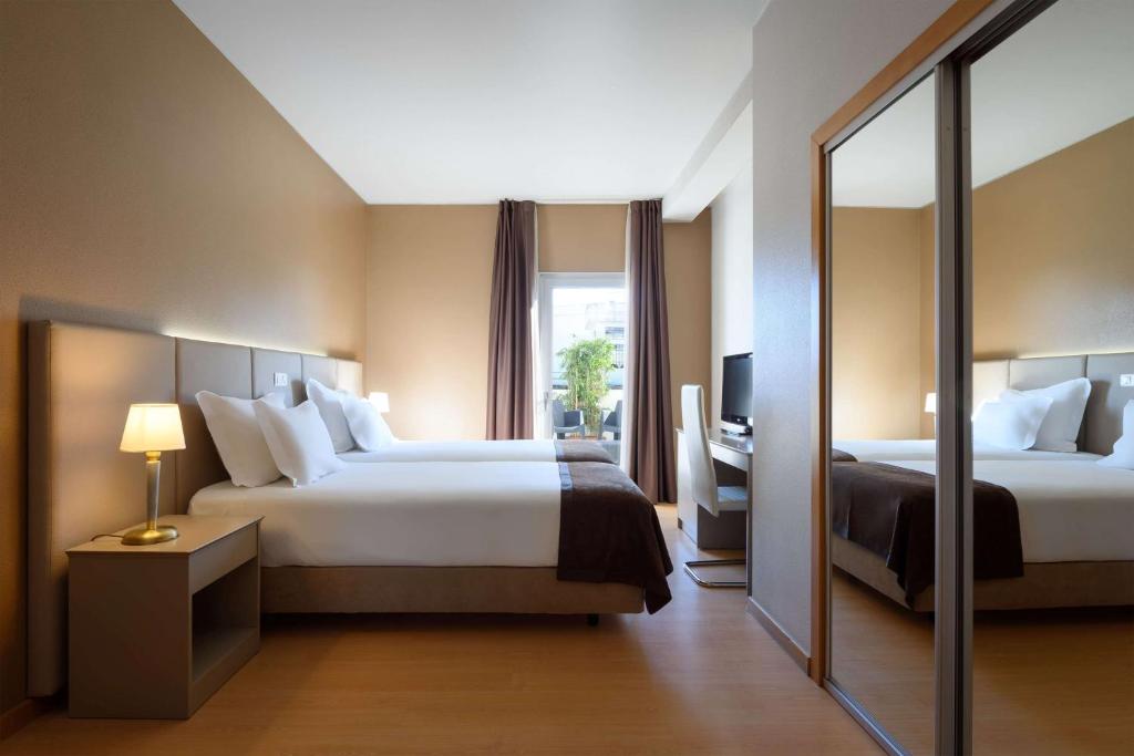 מיטה או מיטות בחדר ב-TRYP by Wyndham Porto Centro Hotel
