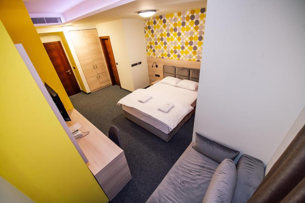 Zlatna Kruna - Deluxe Double Room с балконом