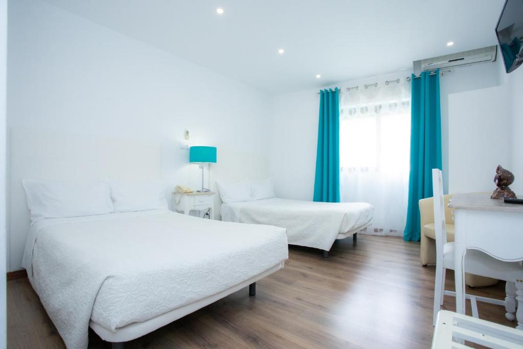 
Family Room(4 Adults)
