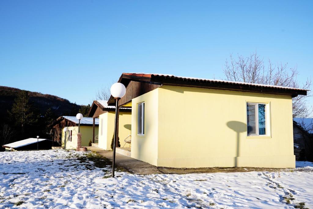 Daskalov Bungalows v zimě