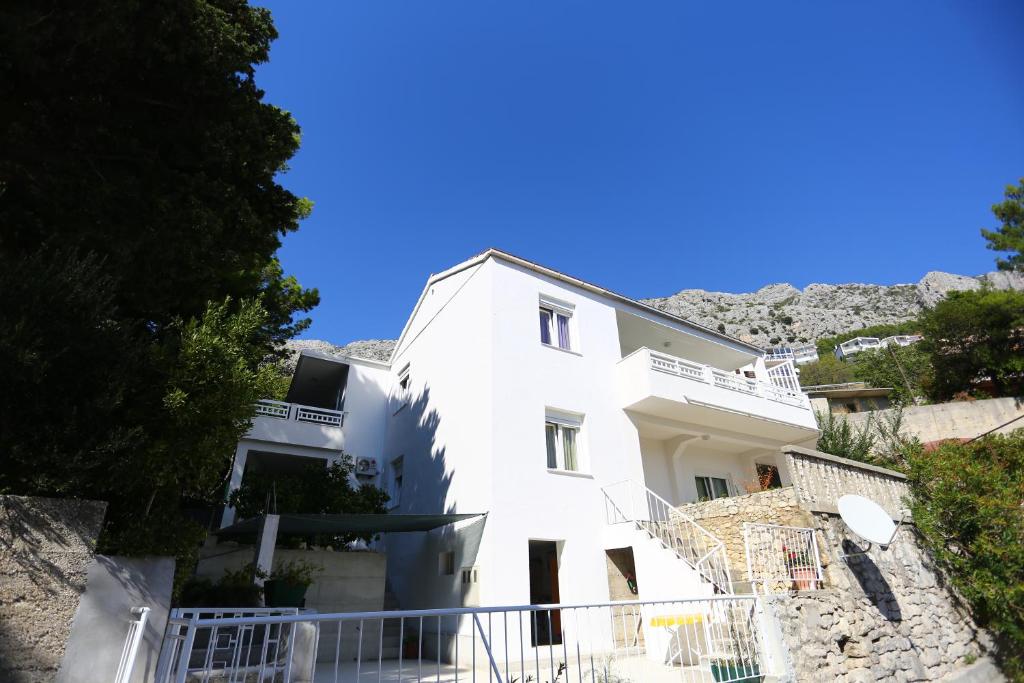 Nespecifikovaný výhled na hory nebo výhled na hory při pohledu z apartmánu