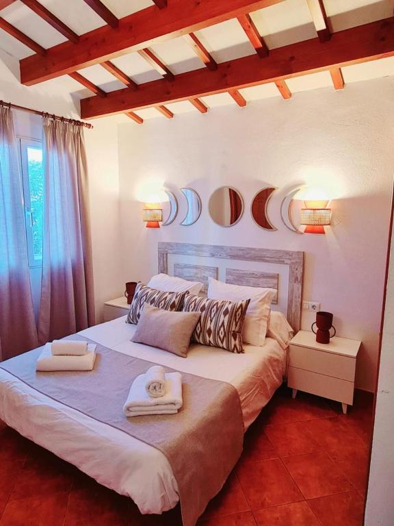 Postel nebo postele na pokoji v ubytování Villas El Pinar