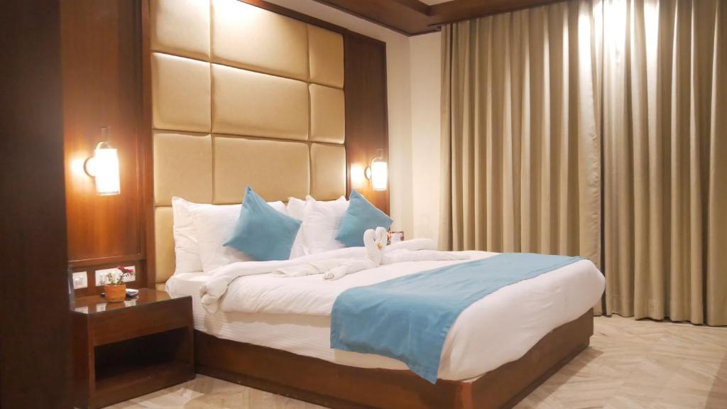 Postel nebo postele na pokoji v ubytování Trinantara Resort & Spa