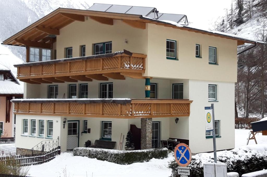 Haus Kristall v zime