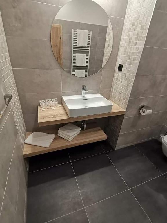 Koupelna v ubytování Sareza hotel