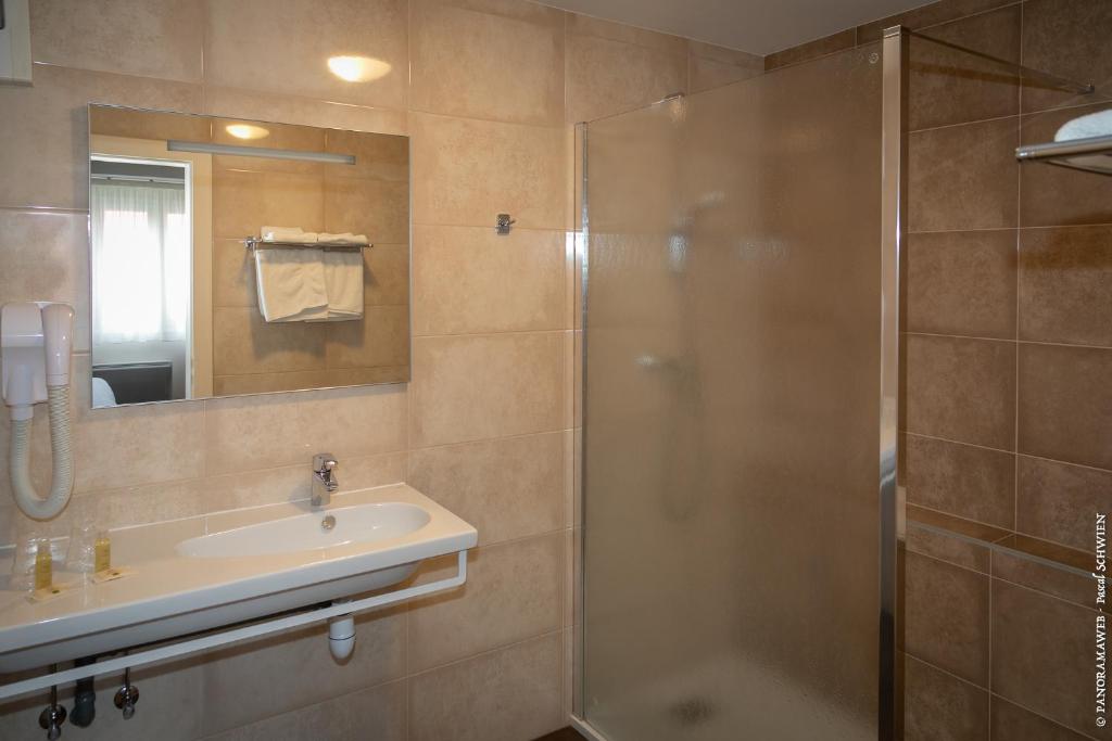 Logis Hôtel De La Cloche - Comfort Double Room - Single Occupancy