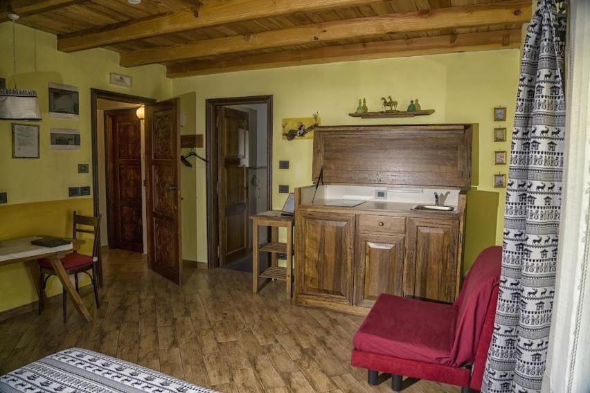 Kuchyň nebo kuchyňský kout v ubytování Agriturismo B&B Chèvres à Cheval