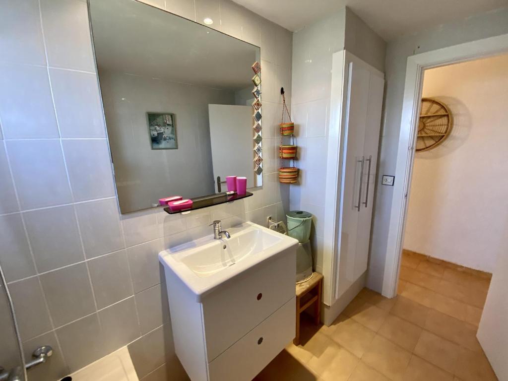 A bathroom at Garbinell A - Piso muy bonito, Vistas al mar espec