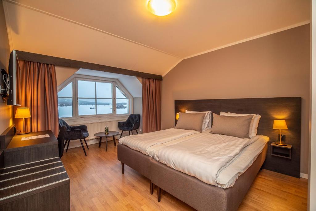 Postel nebo postele na pokoji v ubytování Grand Arctic Resort
