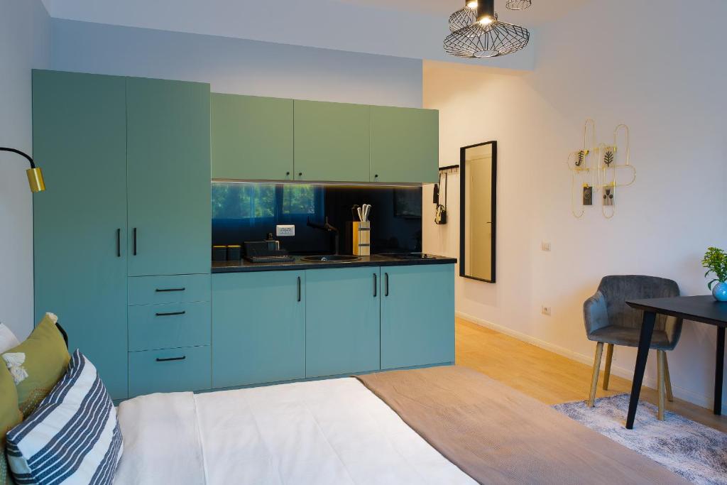 Sunny Studio - Top Location - Green View Balcony - Apartamento De Um Quarto