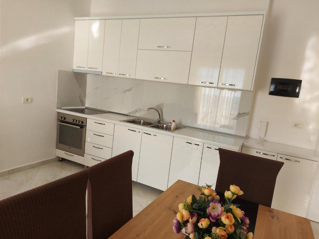 Bral Apartment 7 - Two-Bedroom with Seaview - Imazhi 4