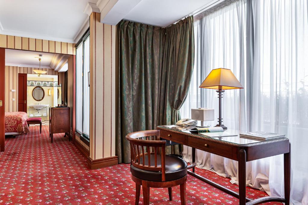 Posedenie v ubytovaní Royal Manotel