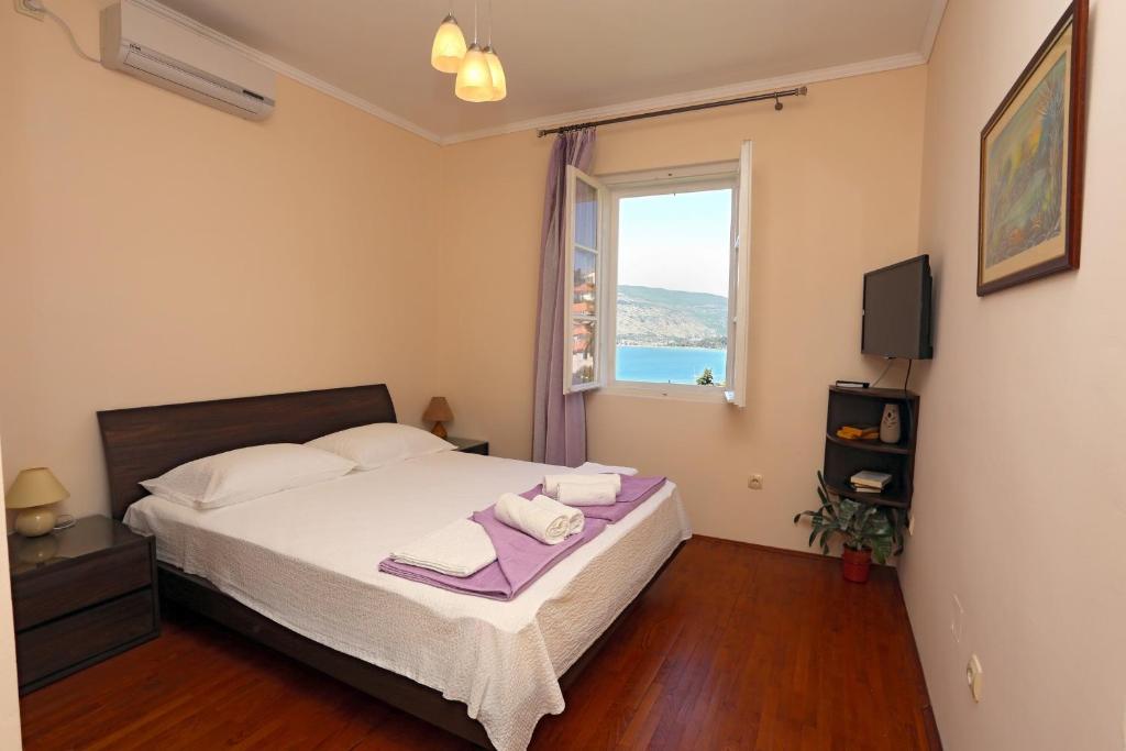 a bedroom with a bed with two towels on it at Studio Stari Grad in Herceg-Novi