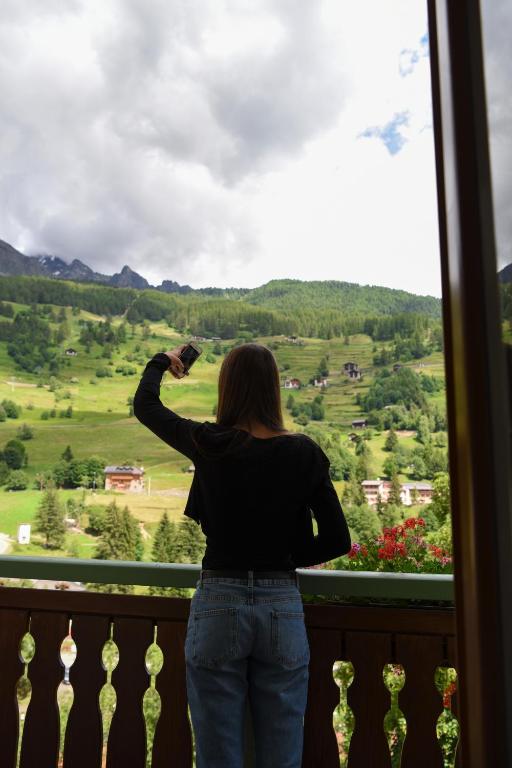 Nespecifikovaný výhled na hory nebo výhled na hory při pohledu z hotelu