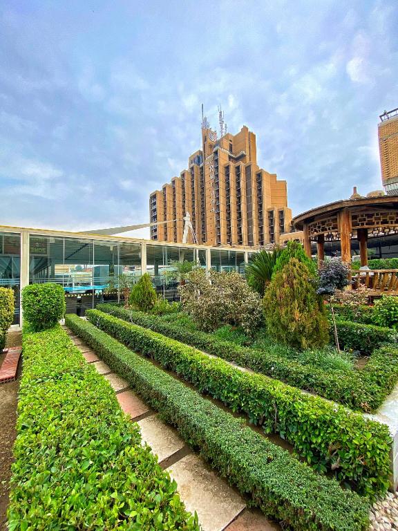 Babylon Rotana Hotelにある庭