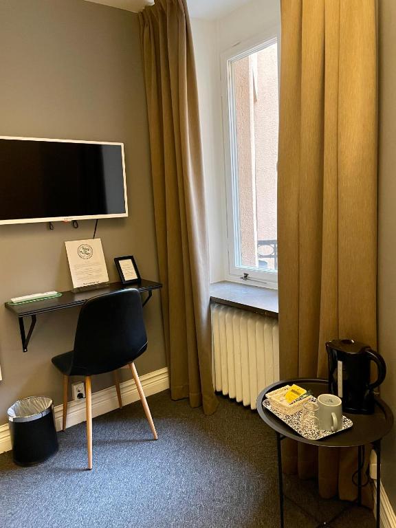 TV a/nebo společenská místnost v ubytování Unique Hotel