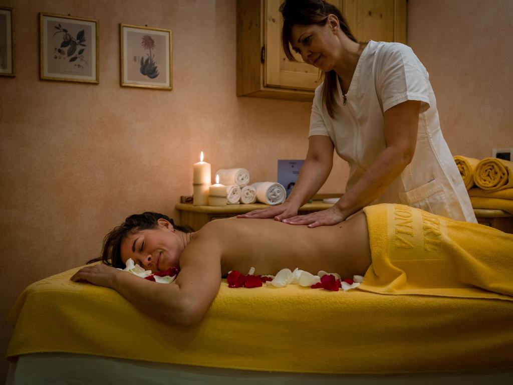 Kúpele alebo wellness v ubytovaní Albergo Dimaro Wellness Hotel