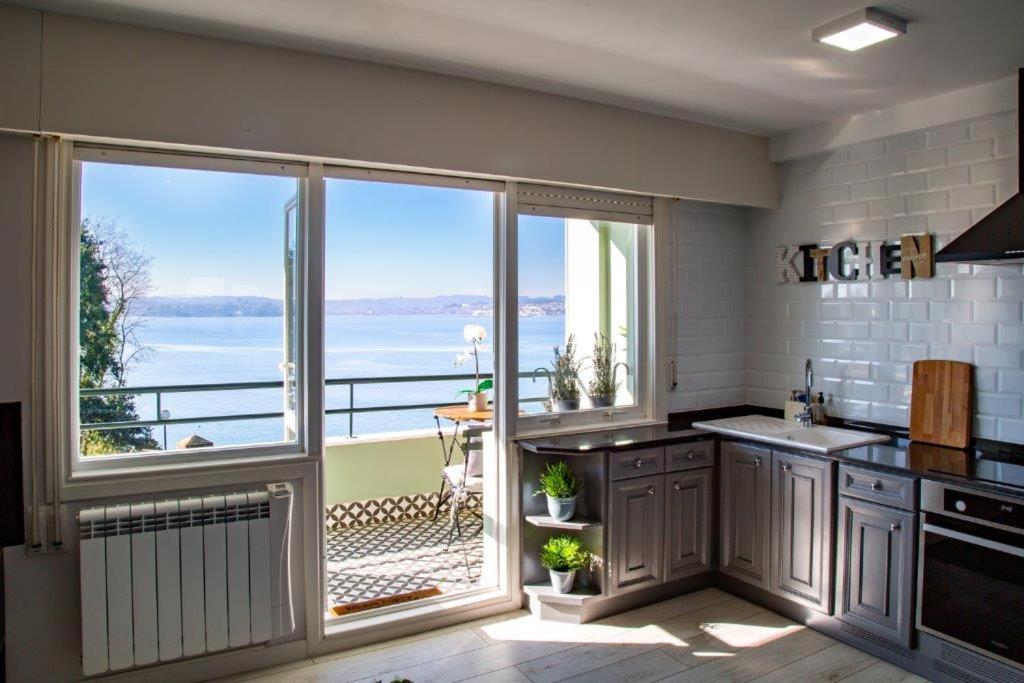 Kuchyň nebo kuchyňský kout v ubytování Apartamento Playa Lago