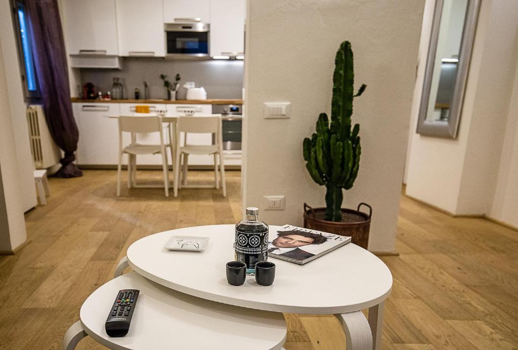 A kitchen or kitchenette at Acacia Firenze - Girasole