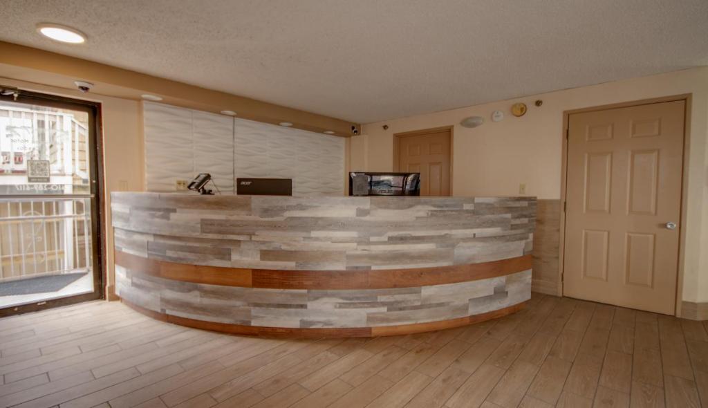 Americana Motor Inn on Boardwalk photo