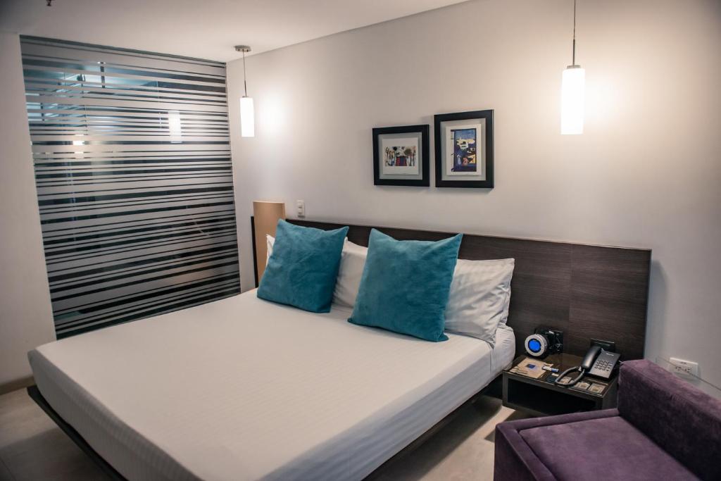Postel nebo postele na pokoji v ubytování Hotel CasaBlanca Cucuta