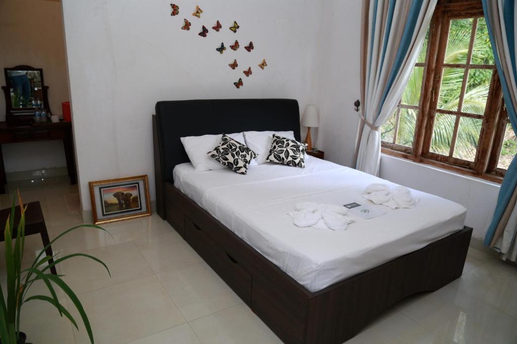 Chathu Holiday Home - Deluxe Double Room