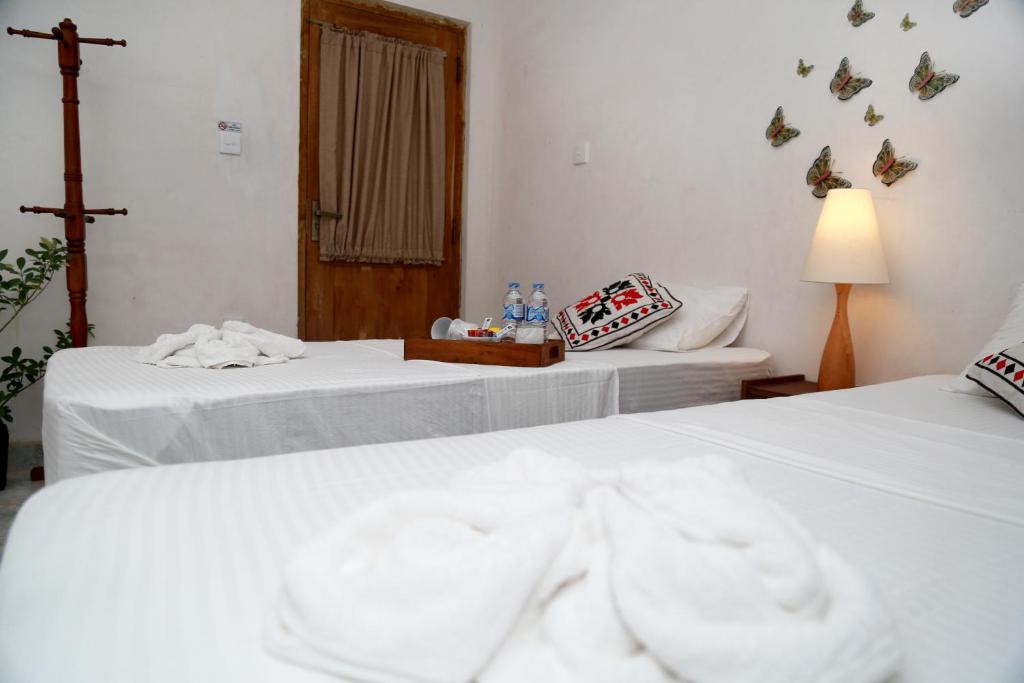 Chathu Holiday Home - Deluxe Double Or Twin Room