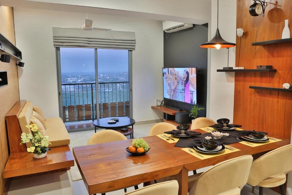a dining room with a table and chairs and a television at 007 Colombo in Colombo