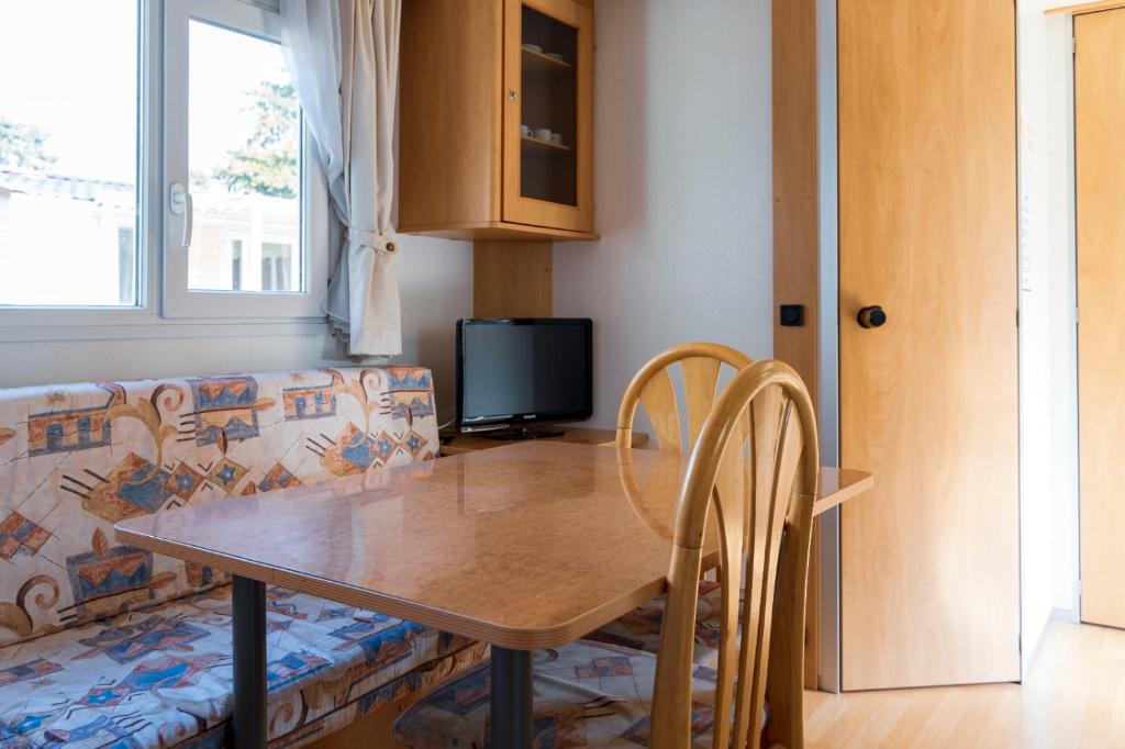 TV a/nebo společenská místnost v ubytování Camping Daino