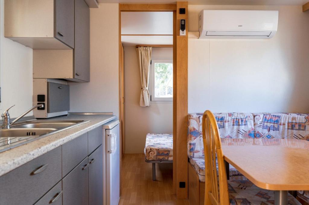Kuchyň nebo kuchyňský kout v ubytování Camping Daino