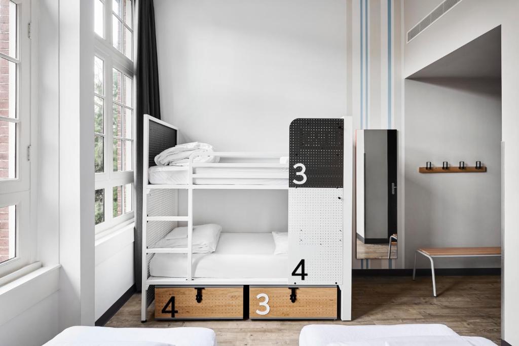 Generator Amsterdam - Bed In A 4 Bed Deluxe Dorm