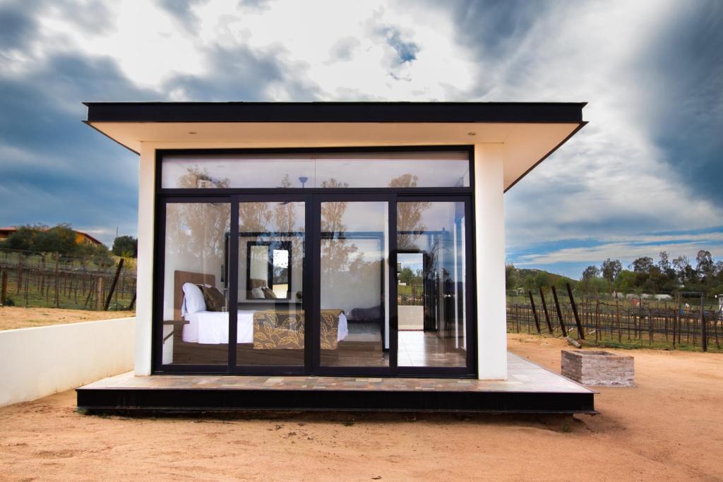 a small room with a bed in it at Hacienda Los Golfo in Valle de Guadalupe