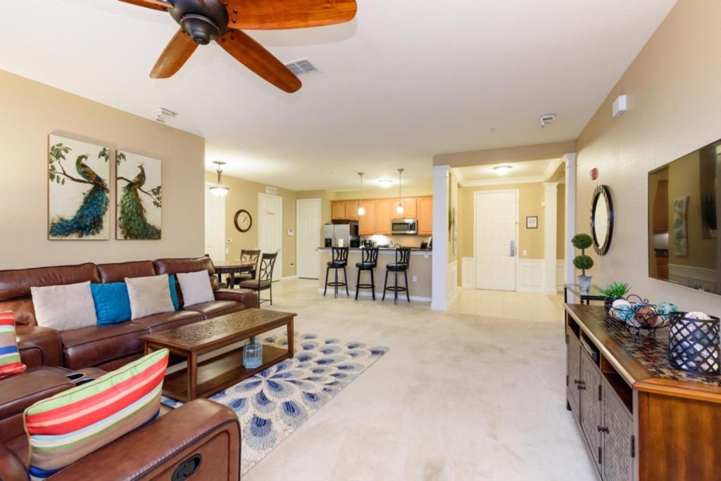 Premium Lake View Condo , Vista Cay - 1007 - Two-Bedroom Apartment