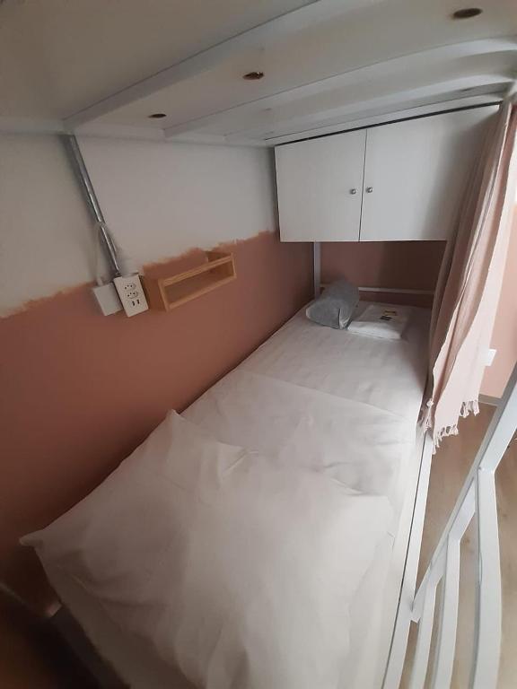 Postel nebo postele na pokoji v ubytování Angatu Hostel