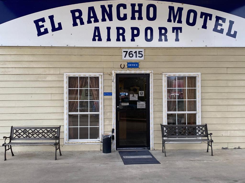 two benches in front of an el rancho motel airport at El Rancho Motel in Little Rock