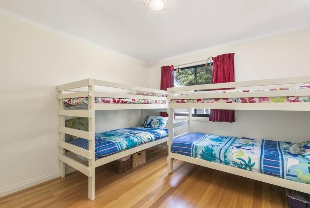 Postel nebo postele na pokoji v ubytování Phillip Island Time - Large home with self-contained apartment sleeps 11