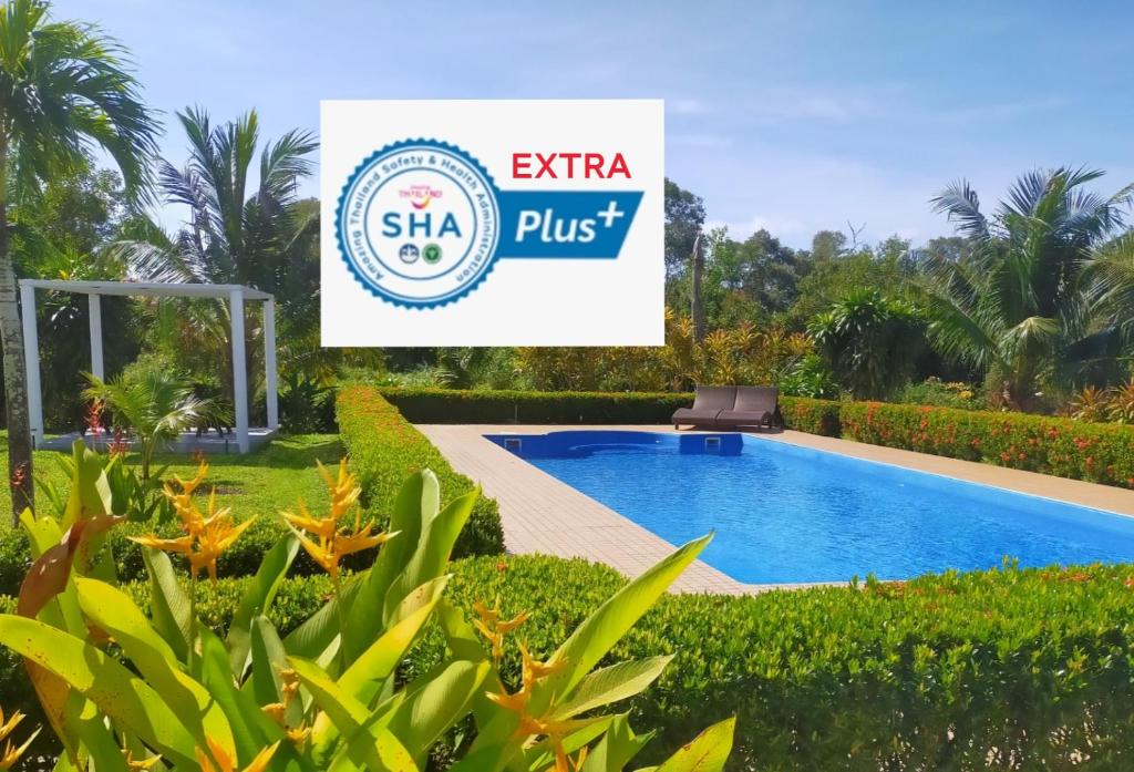 une villa avec une piscine et un panneau indiquant plus dans l'établissement Orchidilla Residence Phuket Mai Khao Beach - SHAPlus, à Mai Khao Beach