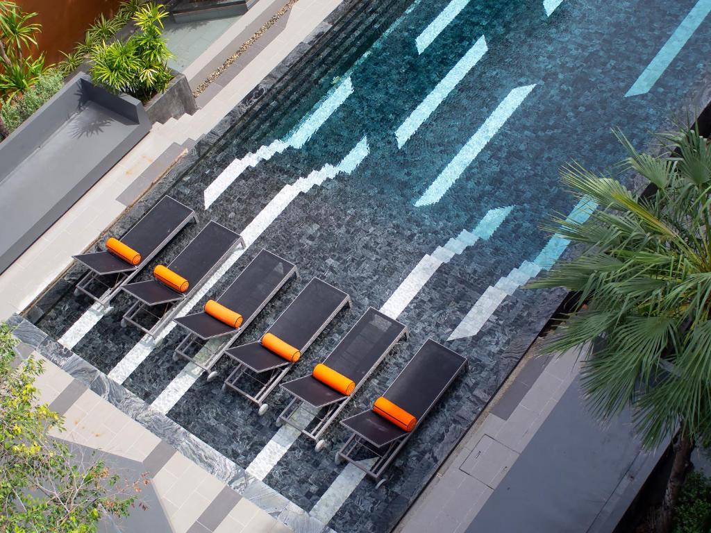 A piscina em ou perto de Glam Habitat - SHA Extra Plus