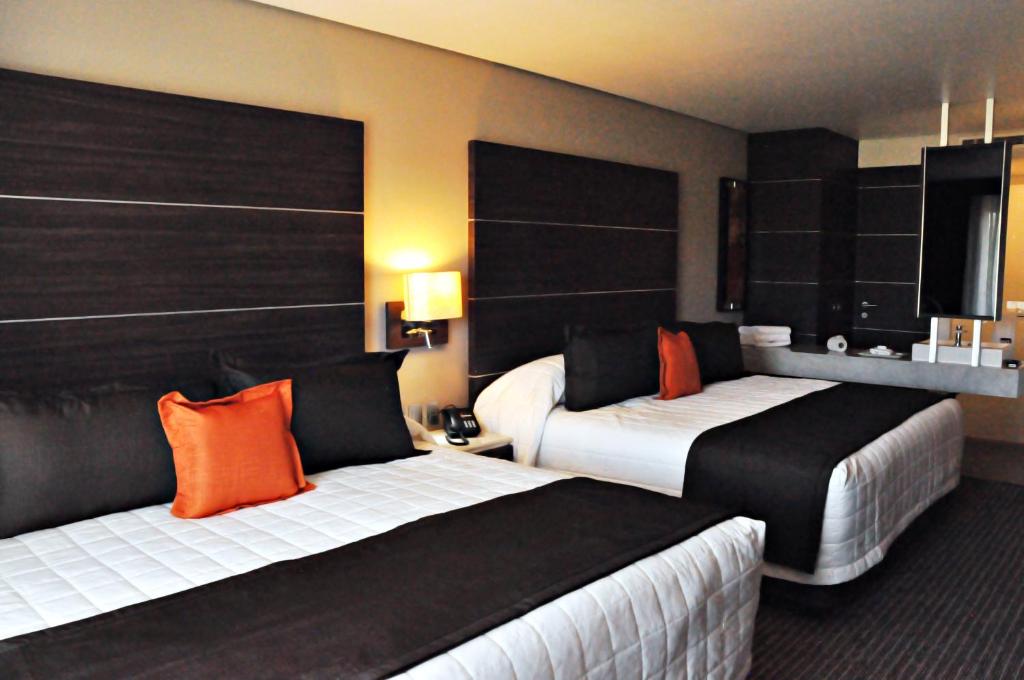 Postel nebo postele na pokoji v ubytování Hotel Real Alameda de Queretaro