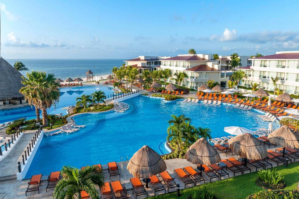 Bazén v ubytování Moon Palace Nizuc - All Inclusive nebo v jeho okolí