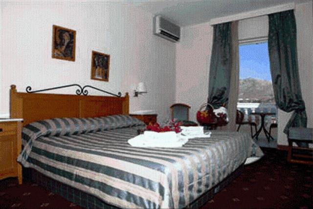 Postel nebo postele na pokoji v ubytování Crithoni's Paradise Hotel